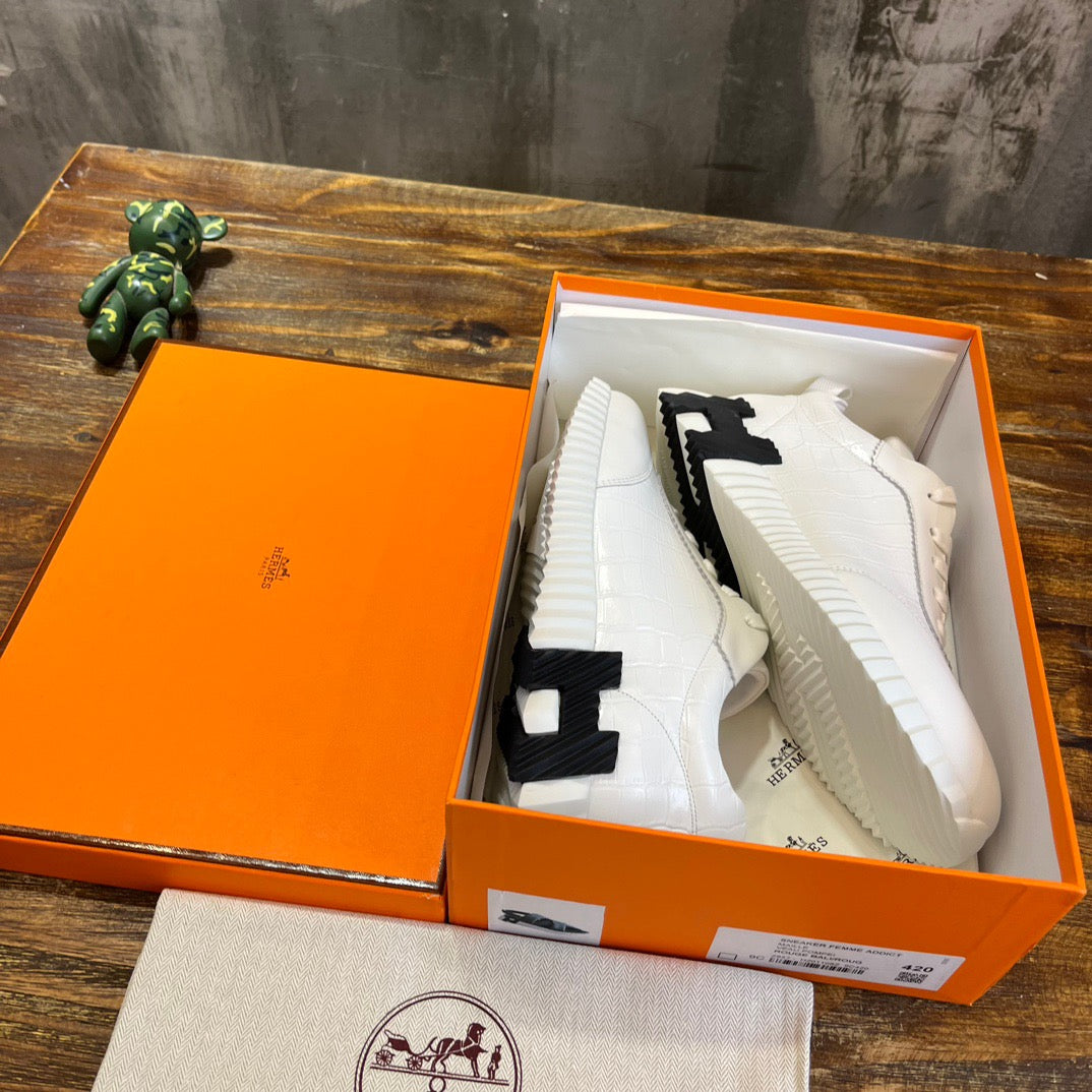 HERM Sneakers