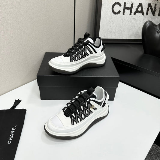 CC 26s Casual Sneakers White Black Fabric Cowhide 626370