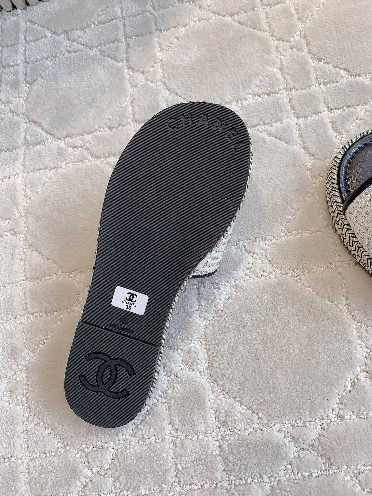 PLATFORM SLIPPERS IN WHITE WOOL AND BLACK LAMBSKIN