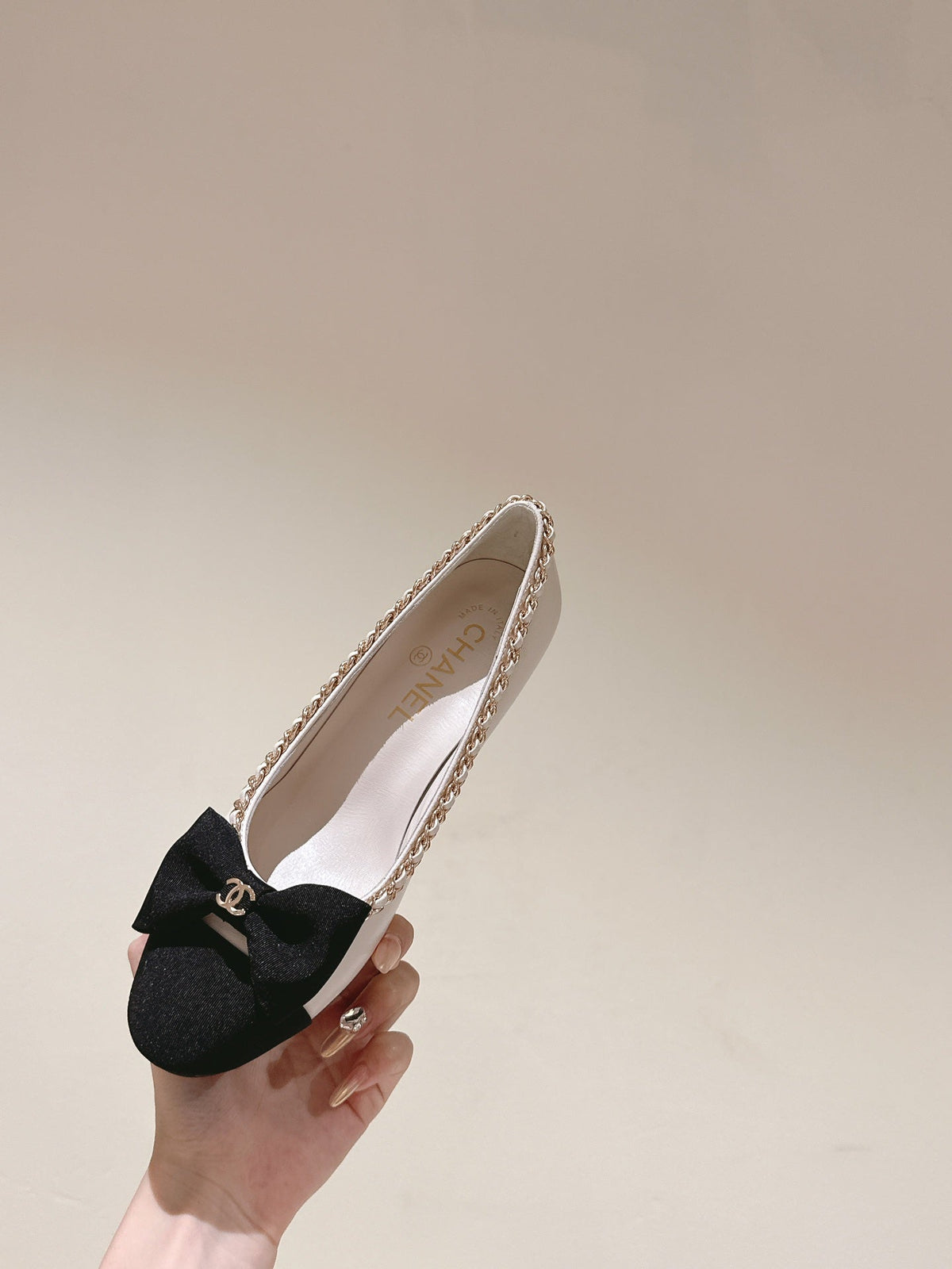 CC HIGH HEELS WHITE CALFSKIN AND FABRIC