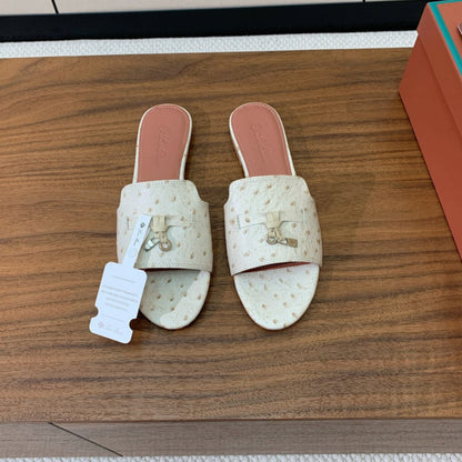FLAT SLIPPERS IN CREAM WHITE LAMBSKIN OSTRICH SKIN