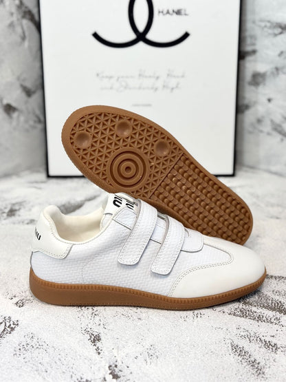 RETRO SNEAKERS WITH RIPTAPE STRAPS IN WHITE LAMBSKIN KNITTED PATTERN