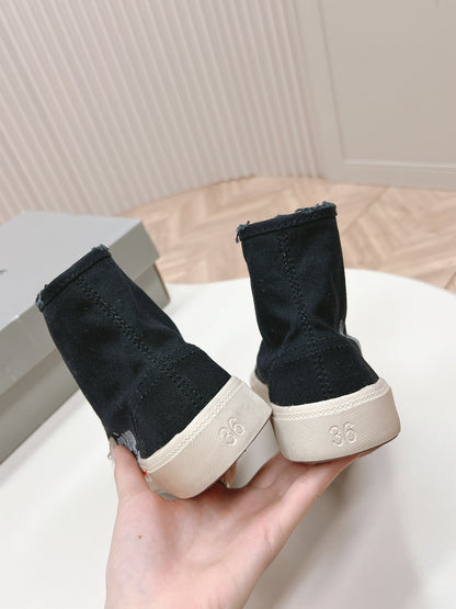 BLACK CANVAS HIGH-TOP SNEAKERS LOGO GRAFFITI