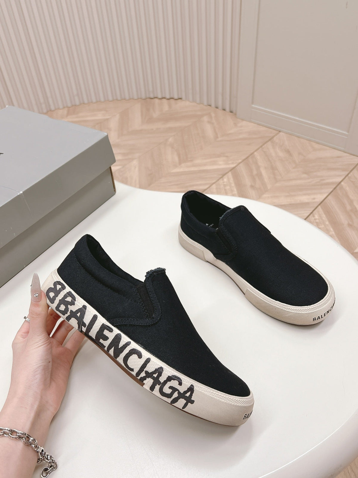 SLIP-ON SNEAKERS GRAFFITI IN BLACK CANVAS