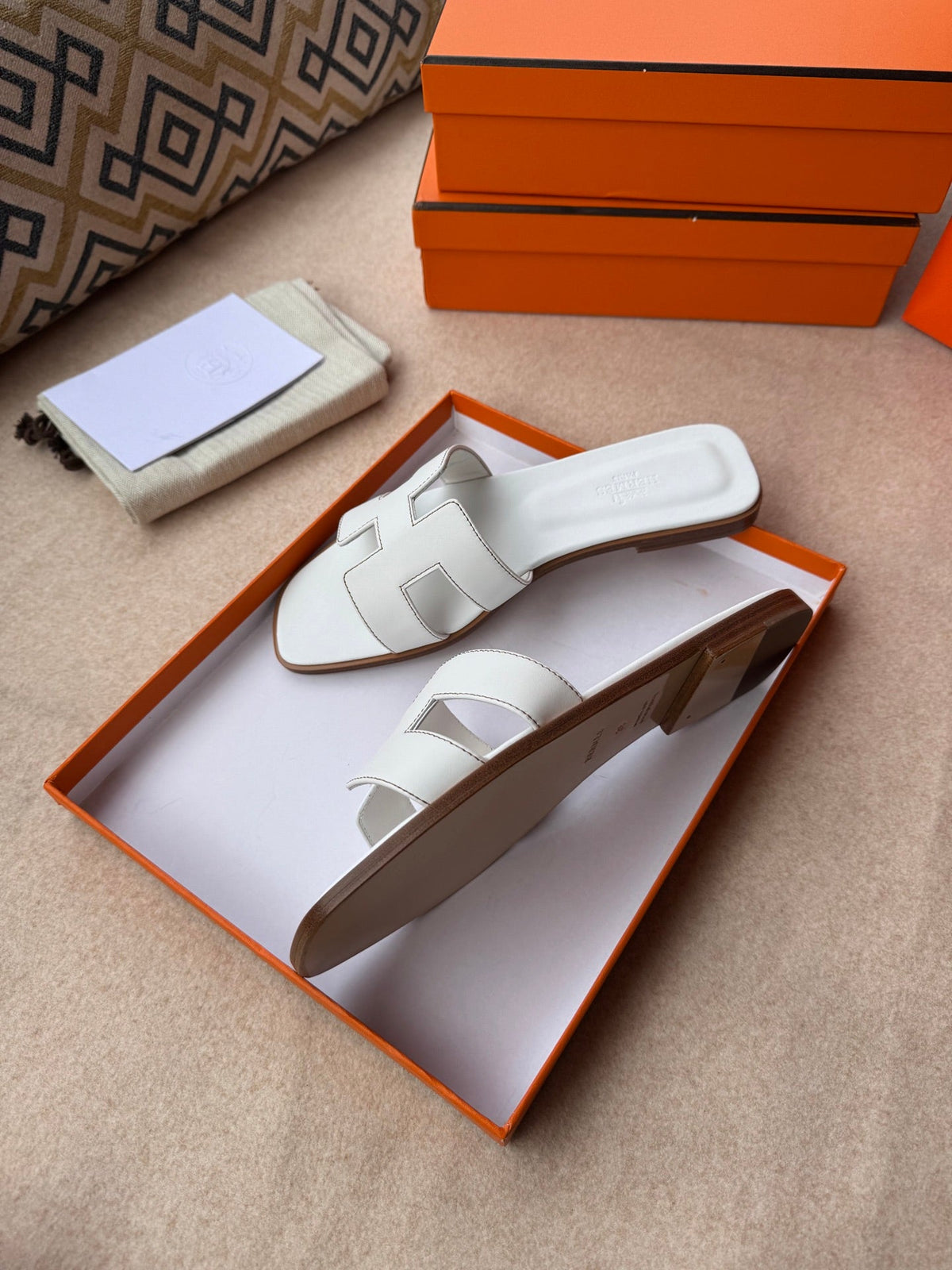 0RAN SANDALS IN WHITE CALFSKIN