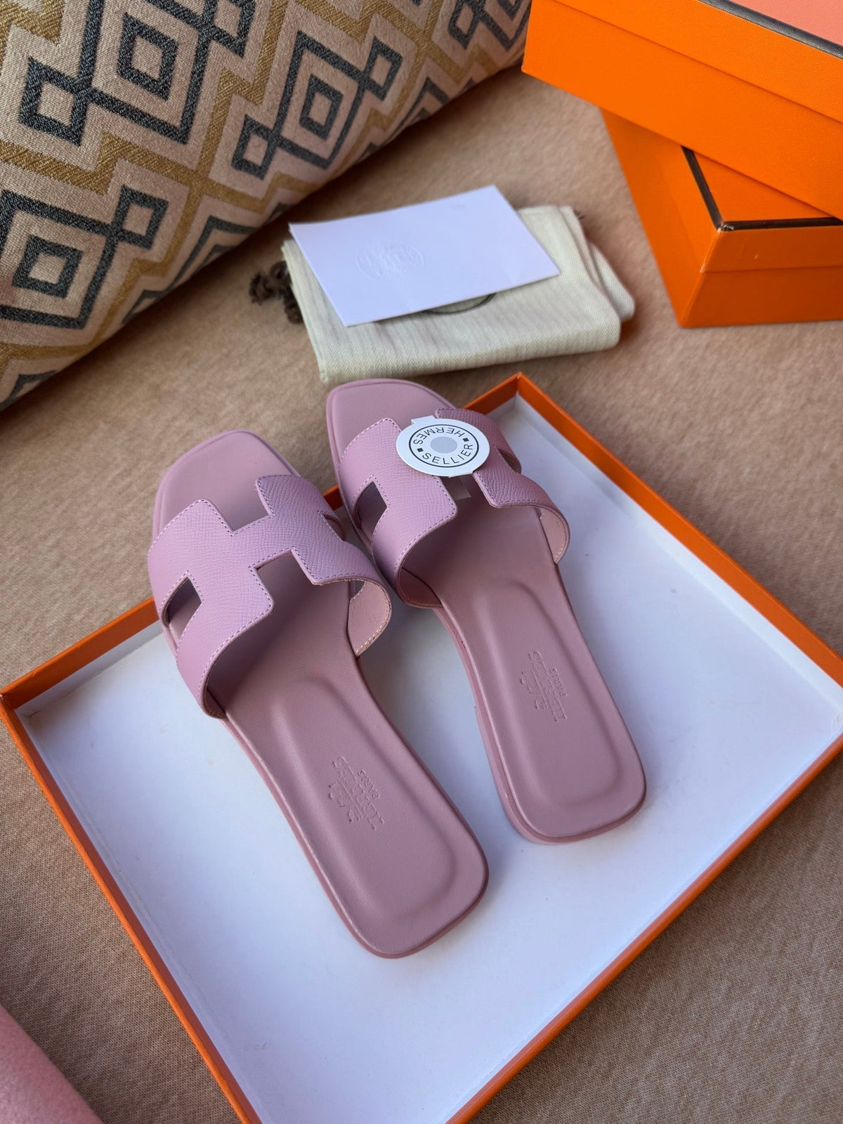 0RAN SANDALS IN PASTEL PURPLE CALFSKIN