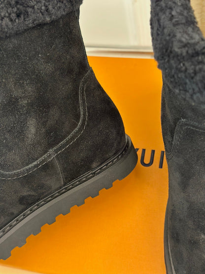 CHUNKY SOLE SNOW BOOTS IN BLACK SUEDE AND WOOL