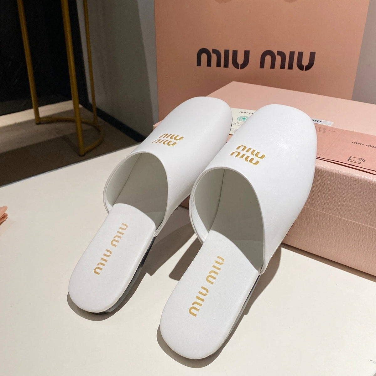 MULES SLIPPERS RETRO WHITE COWHIDE