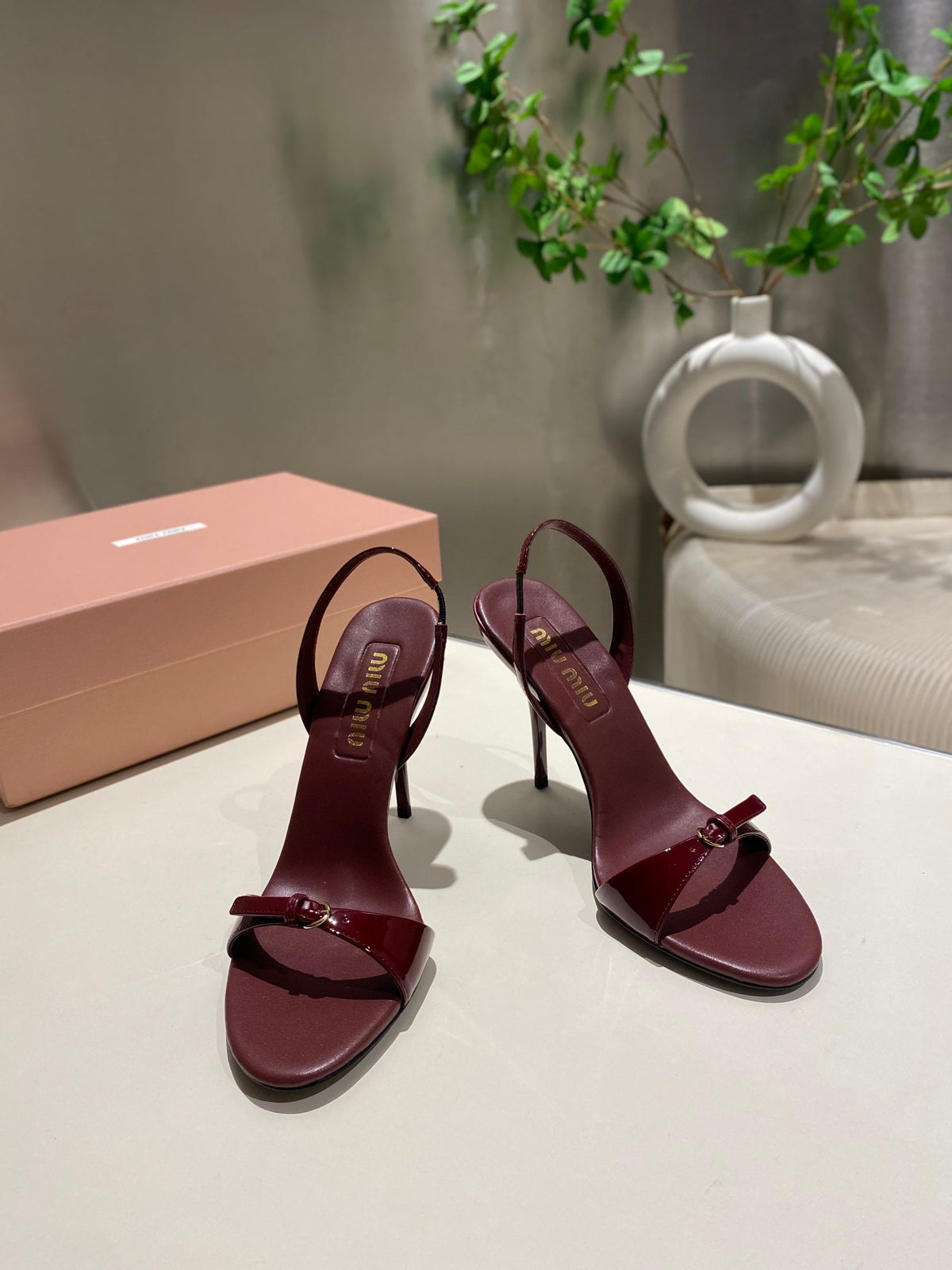 TWO STRAP HIGH HEELED SANDALS IN WINE RED GLOSSY SHEEPSKIN