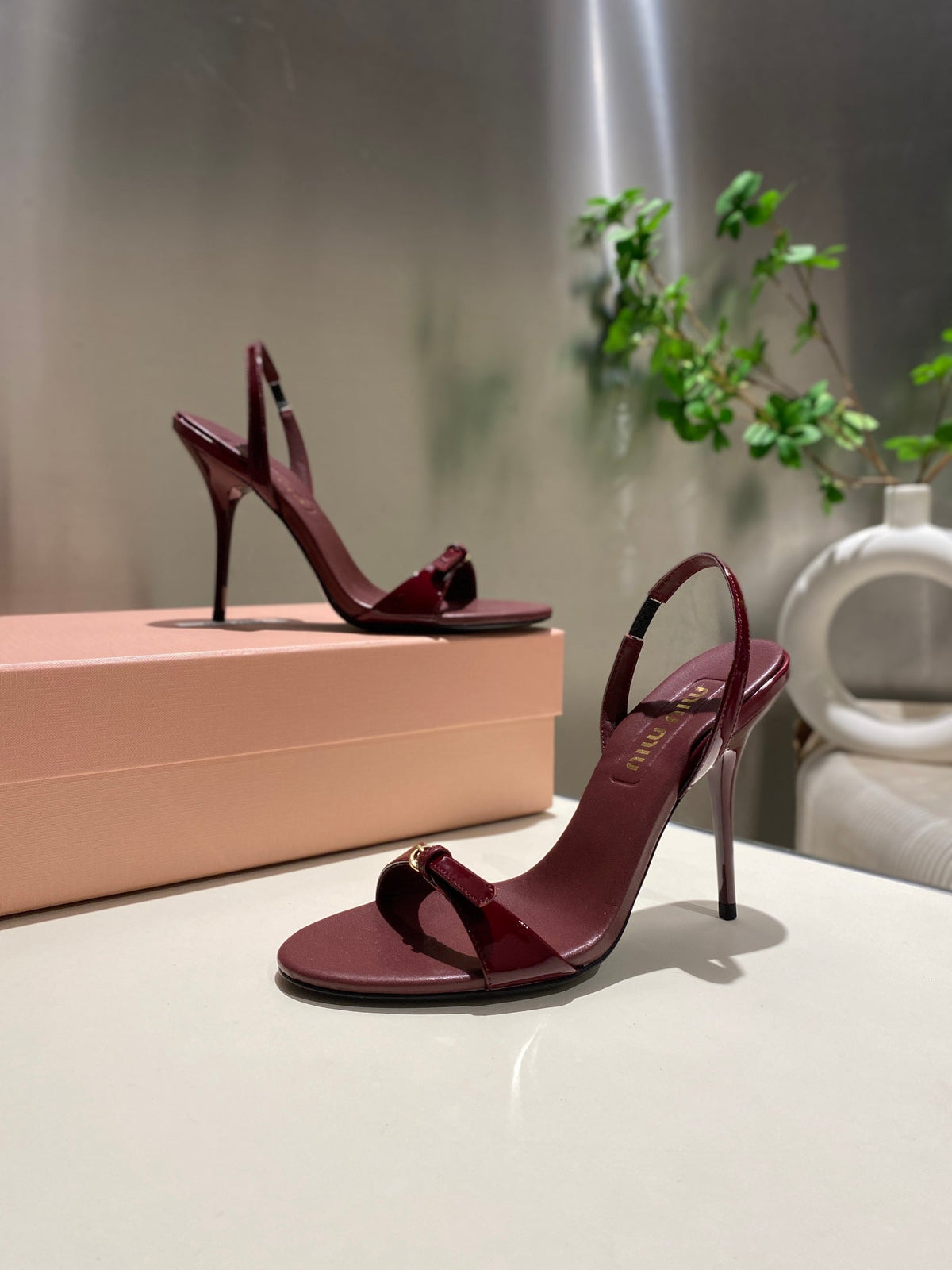 TWO STRAP HIGH HEELED SANDALS IN WINE RED GLOSSY SHEEPSKIN