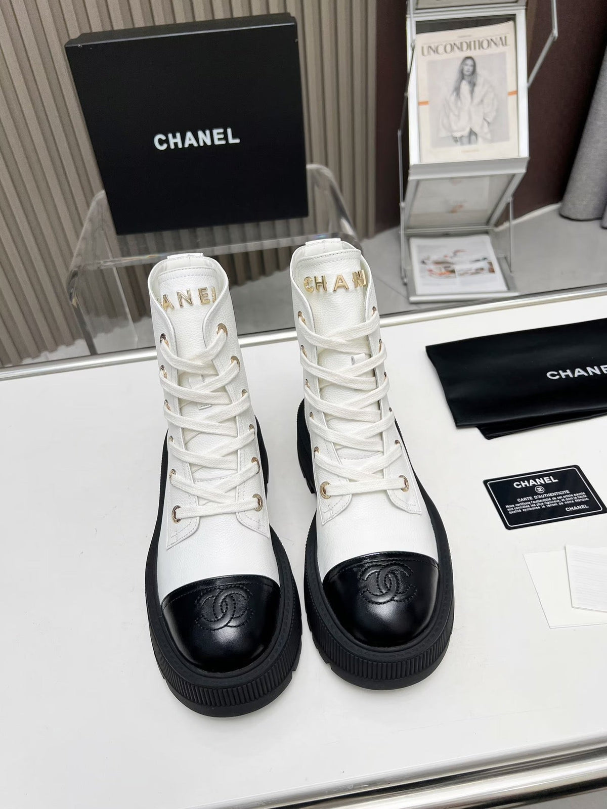 SHORT BOOTS IN WHITE MIX BLACK COWHIDE