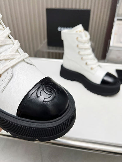 SHORT BOOTS IN WHITE MIX BLACK COWHIDE