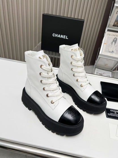 SHORT BOOTS IN WHITE MIX BLACK COWHIDE