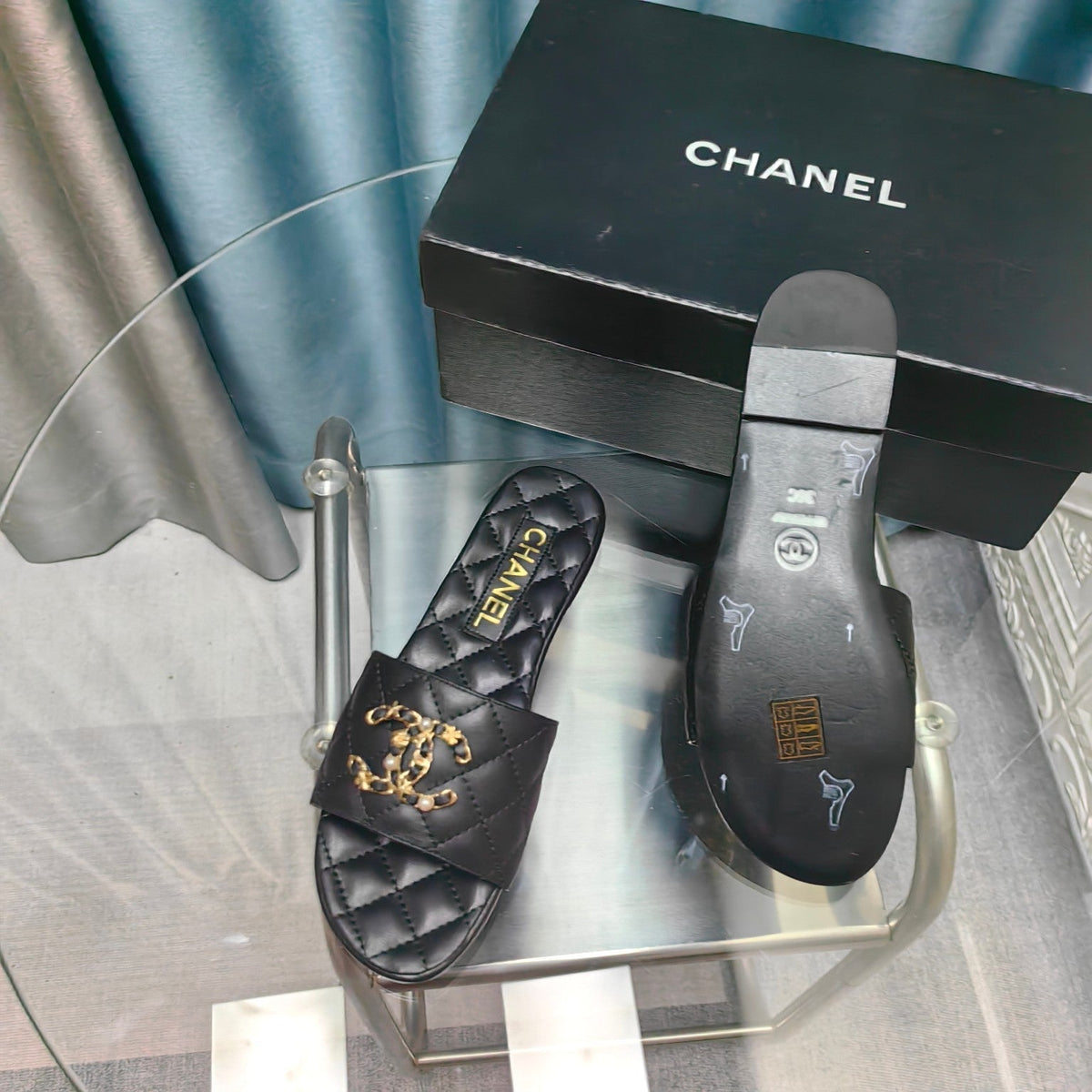 QUILTED SLIPPERS BLACK SHEEPSKIN