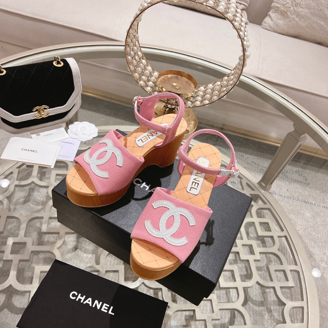 WEDGE SANDALS IN LIGHT PINK LAMBSKIN WITH LOGO