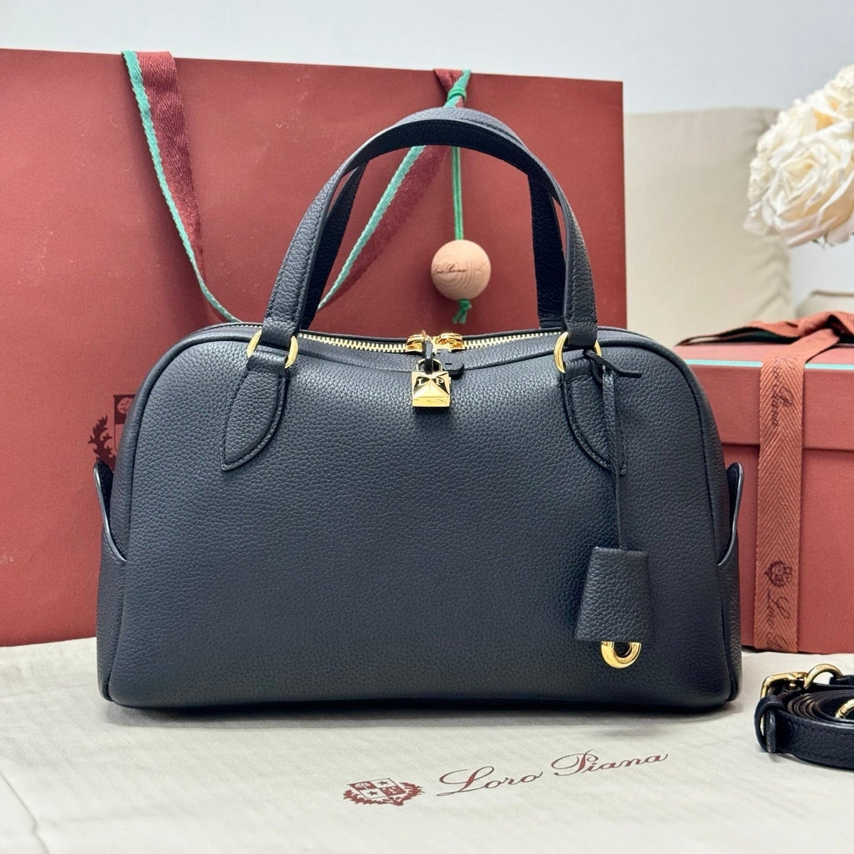 LP 2026 Needle Bag 31cm Black Calfskin