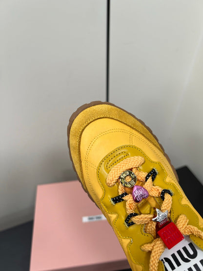 TYRE SNEAKERS IN YELLOW TECHNICAL FABRIC AND SUEDE WITH STICKER