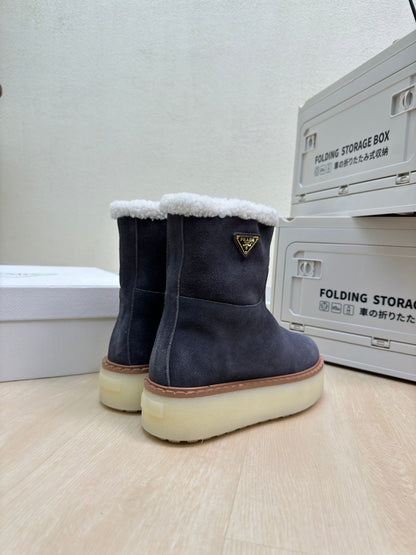 SUEDE BOOTS SLATE GRAY WITH SHEARLING LINING AND RUBBER FLATFORM SOLE