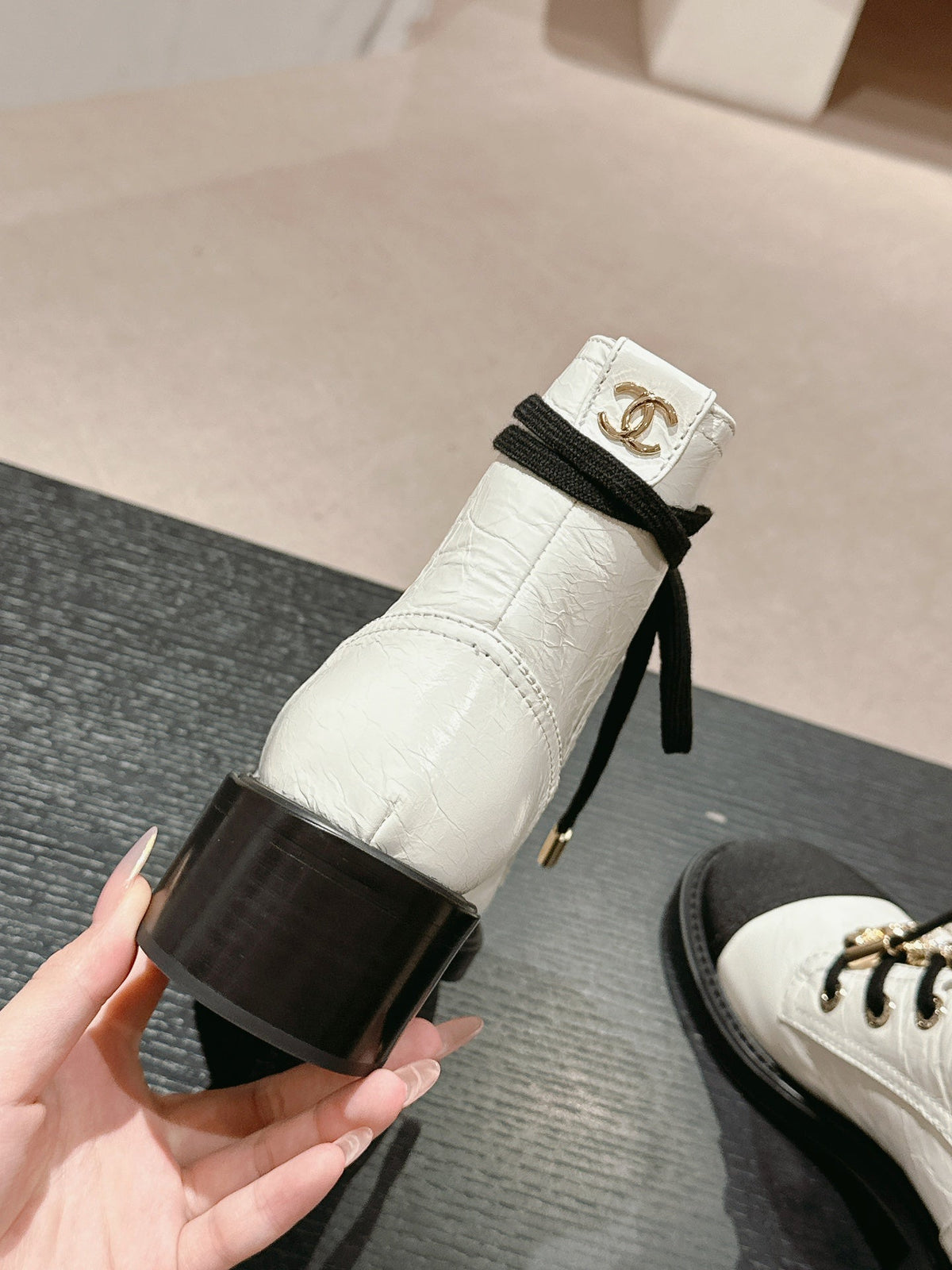 OXFORD SHORT BOOTS WHITE MIX BLACK SHEEPSKIN