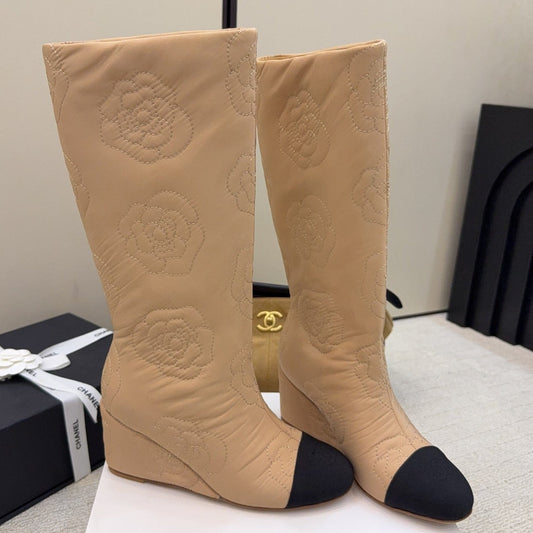 CC 26 Wedge Boot With Quilted Camellia Pattern Beige Black Fabric 589114