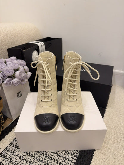 CC 26 Quilted Lace-up Boot Cream Black Suede Calfskin