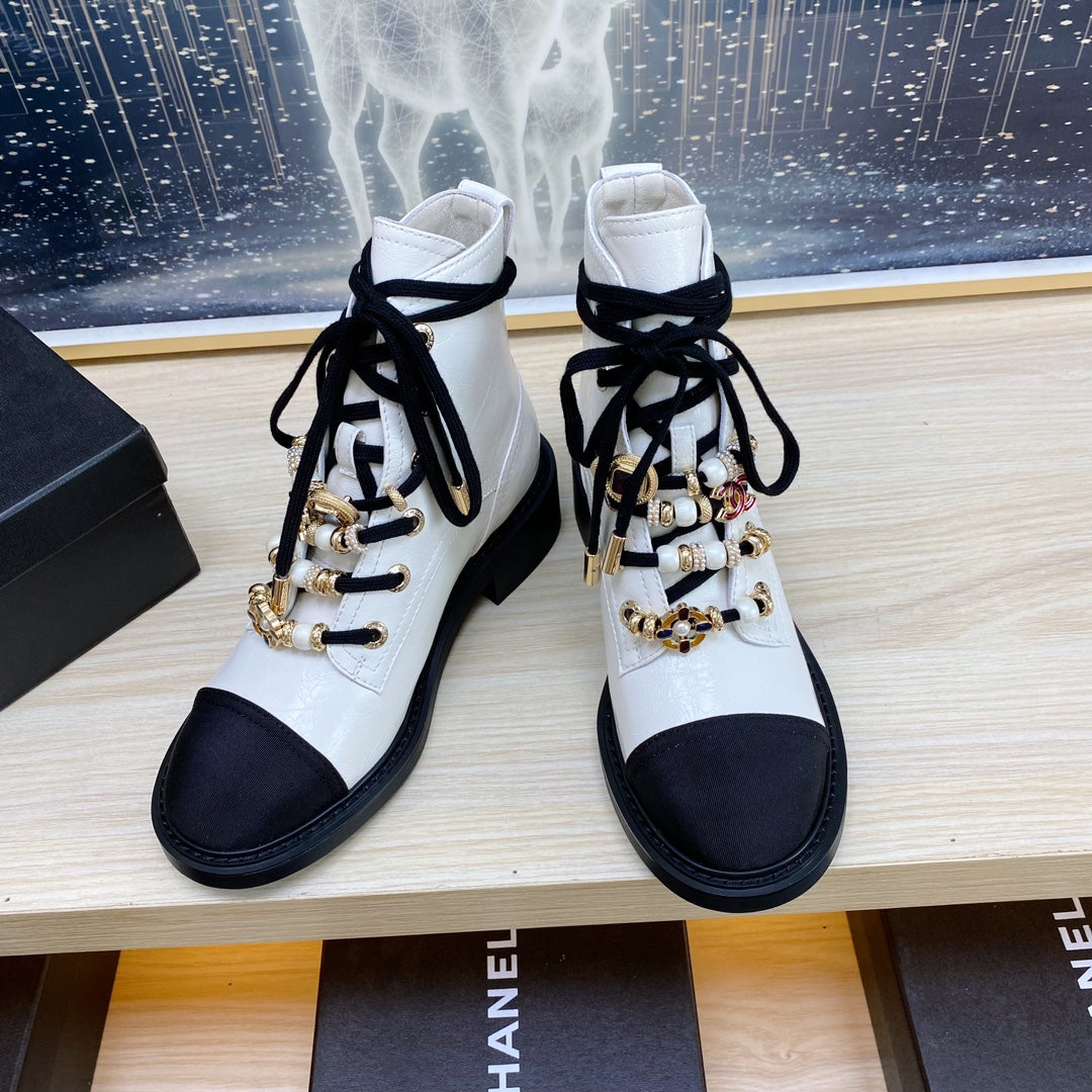 CC COMBAT BOOTS IN WHITE WRINKLED CALFSKIN AND BLACK GROSGRAIN WITH FAUX PEARL