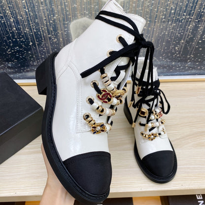 CC COMBAT BOOTS IN WHITE WRINKLED CALFSKIN AND BLACK GROSGRAIN WITH FAUX PEARL