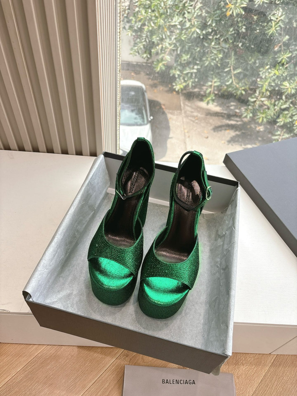 PLATFORM ANKLE STRAP HEELS IN GREEN METALLIC ATTACHED RHINESTONES CALFSKIN