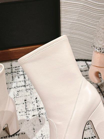 HORSEBIT ANKLE BOOTS 9.5CM IN WHITE SHEEPSKIN