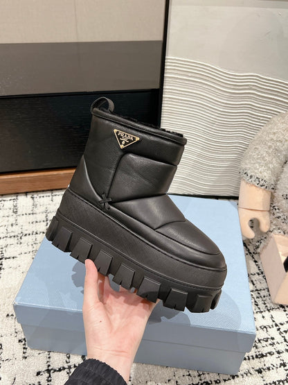 MONOLITH ANKLE BOOTS IN BLACK CALFSKIN AND LAMB FUR LINING