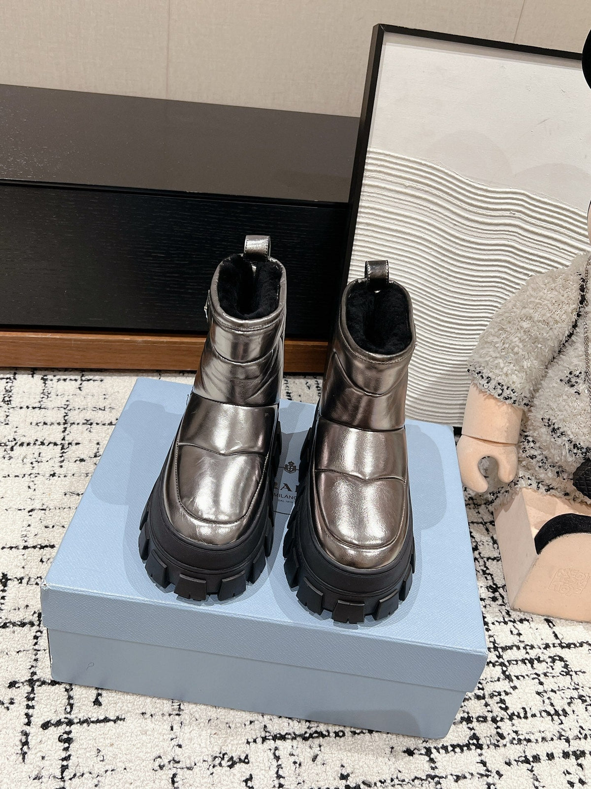 MONOLITH ANKLE BOOTS IN METALLIC GRAY CALFSKIN AND LAMB FUR LINING