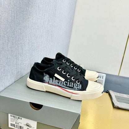 SNEAKERS IN BLACK CANVAS GRAFFITI LOGO