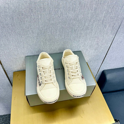 SNEAKERS IN WHITE CANVAS GRAFFITI LOGO