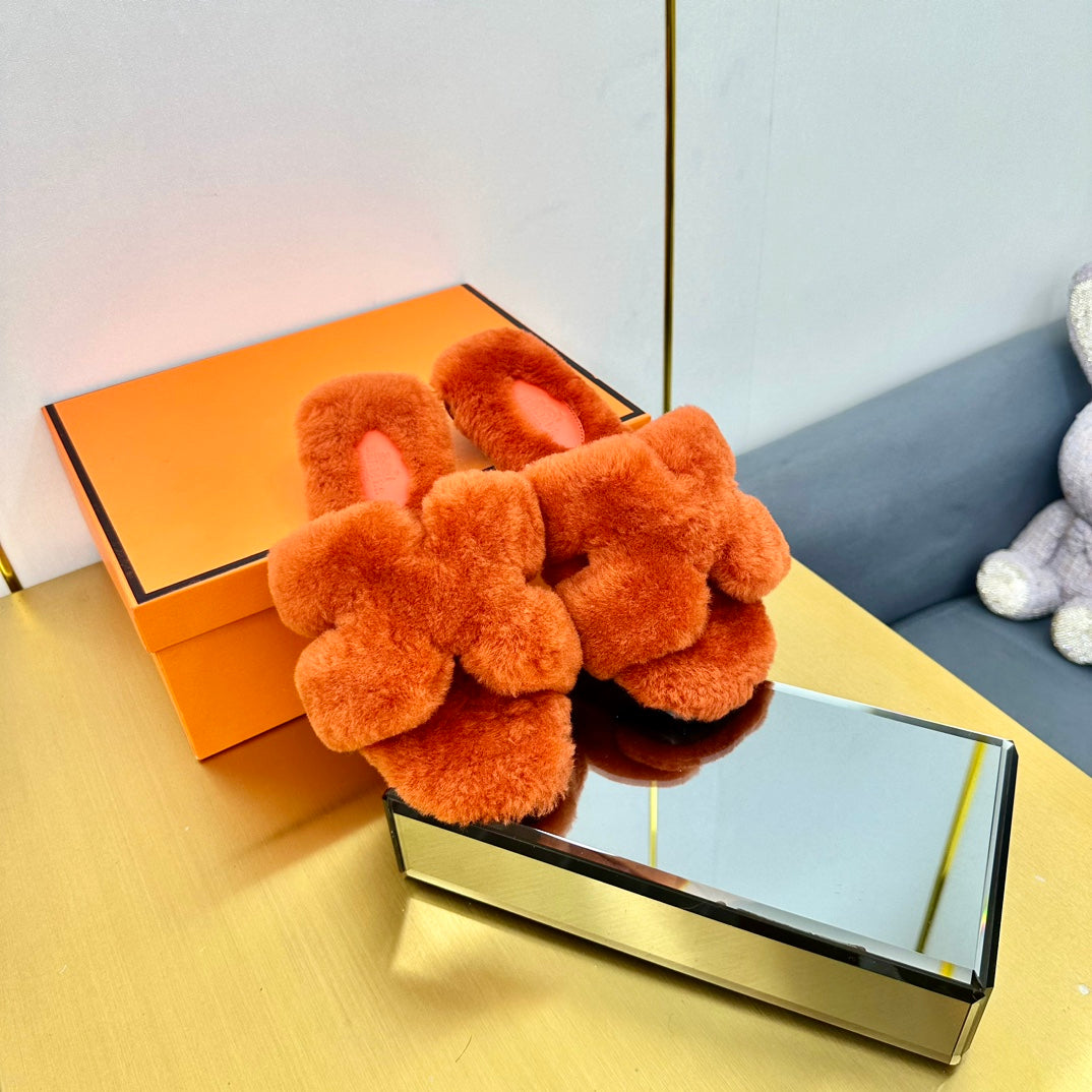 0RAN SHEARLING SANDALS SALAMANDER ORANGE