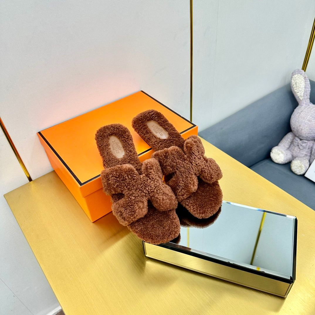 ORAN SHEARLING SANDALS UMBER BROWN