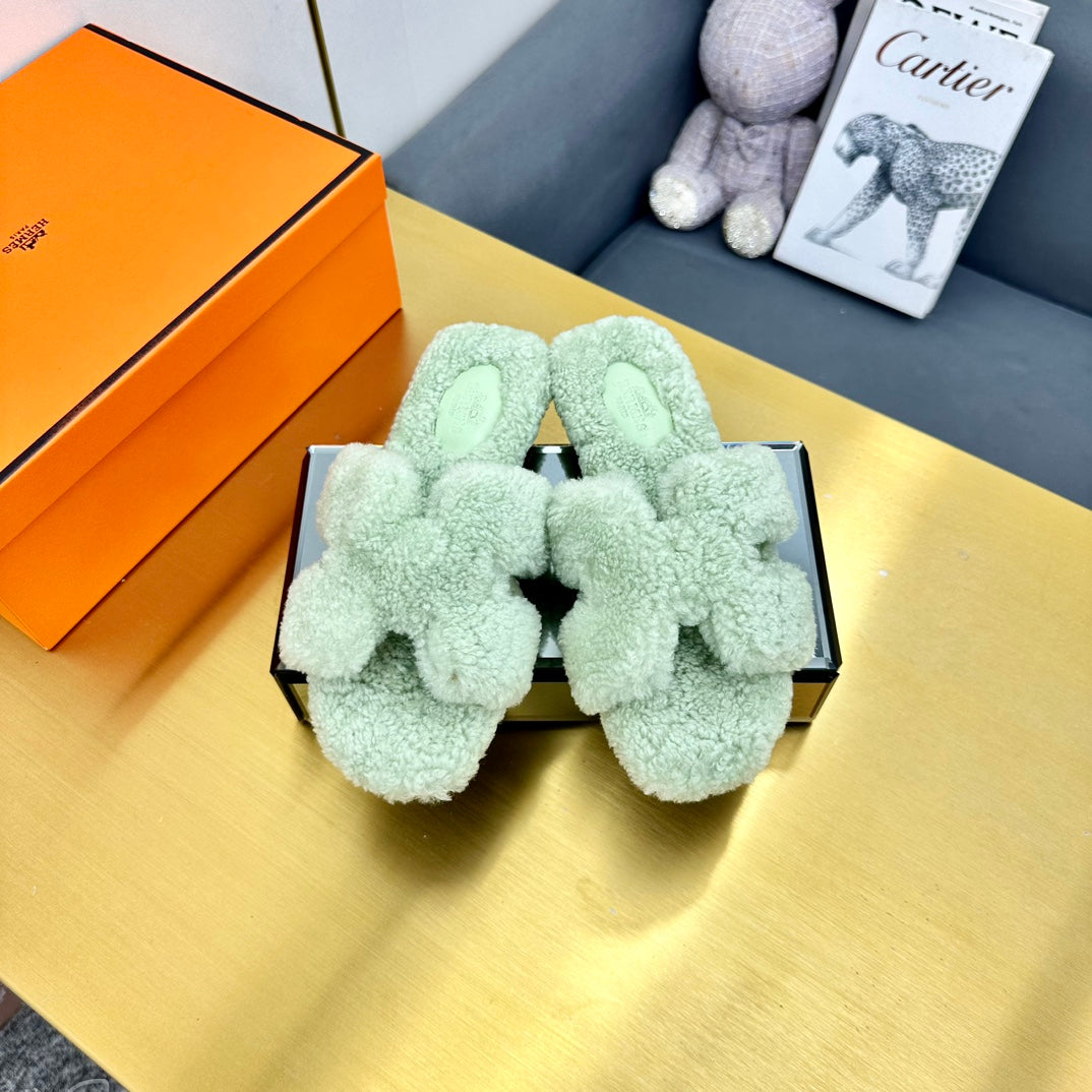 ORAN SHEARLING SANDALS PASTEL GREEN