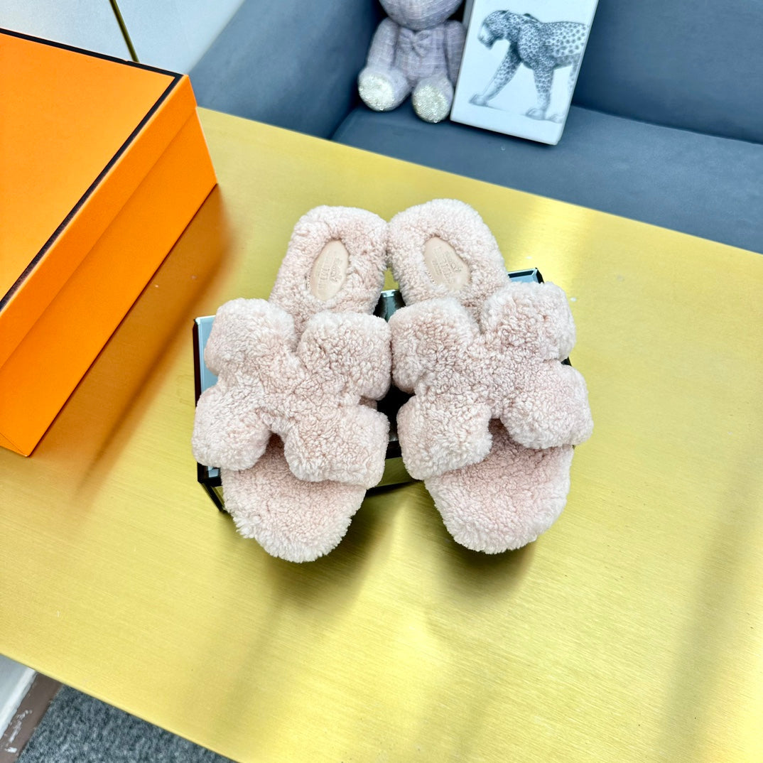 ORAN SHEARLING SANDALS LIGHT PINK
