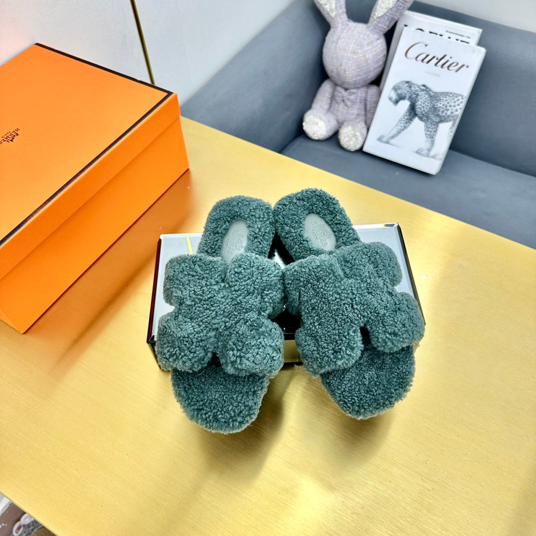 ORAN SHEARLING SANDALS FOREST GREEN