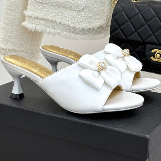 CC 26 Bow Sandal 55mm White Gold Satin Sheepskin 609805