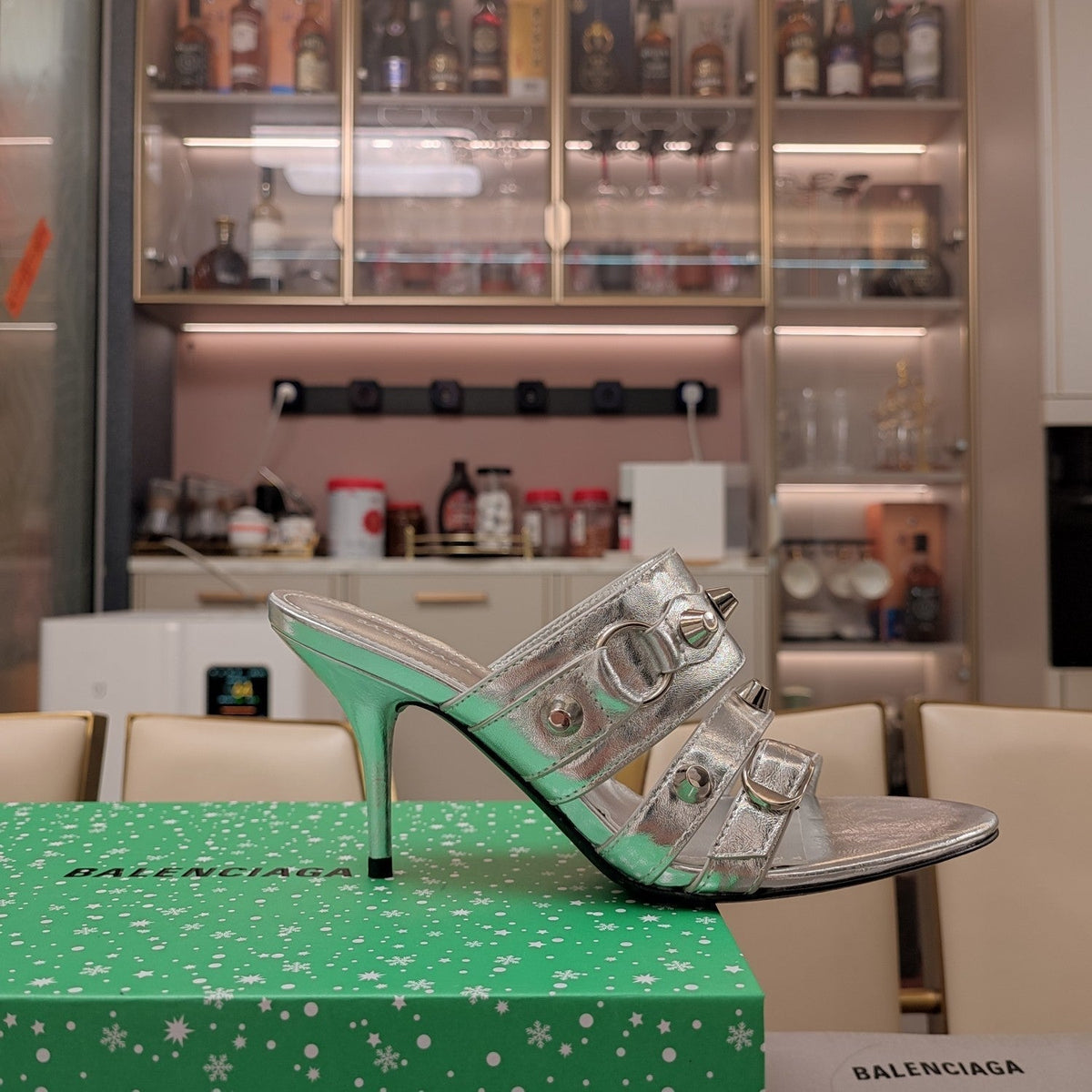 STRAPPY HIGH-HEELED SANDALS IN SILVER STUDDED WAX-OIL SHEEPSKIN