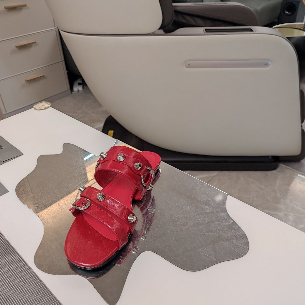 STRAPPY FLAT SANDALS IN RED STUDDED WAX-OIL SHEEPSKIN