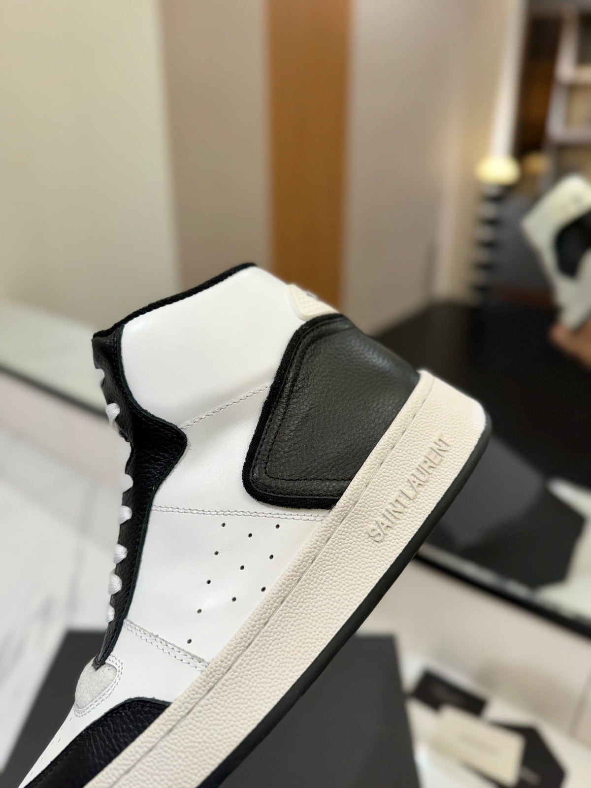 MID-TOP SNEAKERS IN WHITE MIX BLACK PERFORATED LAMBSKIN