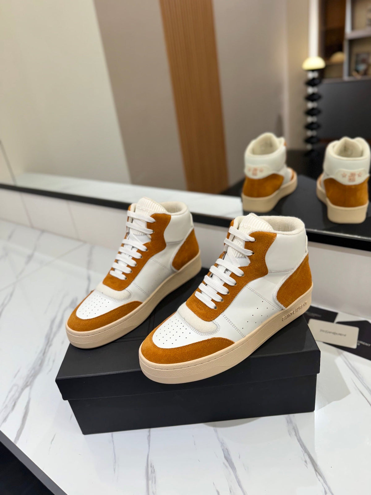 MID-TOP SNEAKERS IN WHITE PERFORATED LAMBSKIN AND BRONZE ORANGE SUEDE